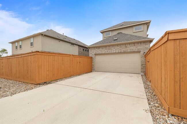 Building Photo - 2901 Oak Chase Cv