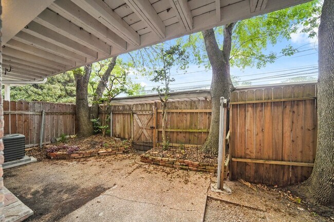 Building Photo - 4040 San Felipe St