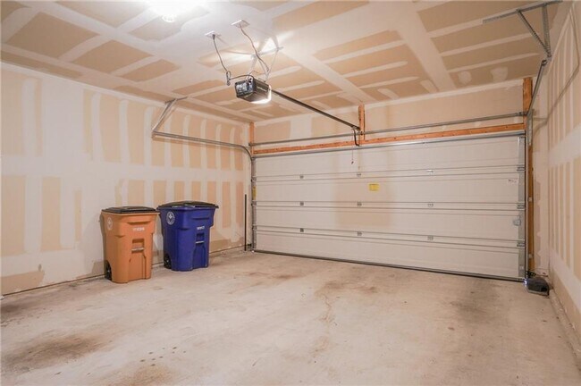 Building Photo - Beautiful and Spacious 4 BR / 3 BA Home fo...
