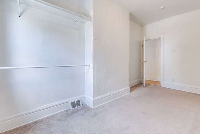 Building Photo - Available JULY 2026 - Renovated 3 Bedroom Home w/ Parking in Mt. Washington!