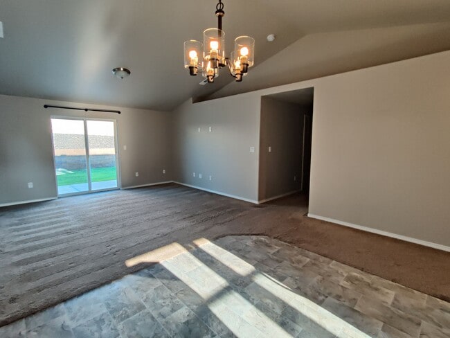 Building Photo - Great South Richland Location
