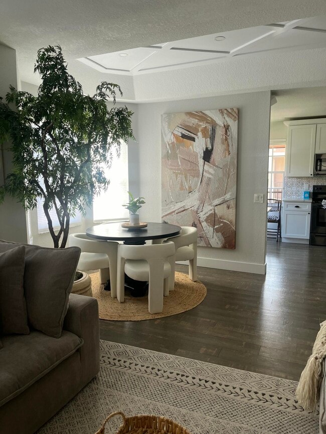 Building Photo - 1910 Belmont Pl