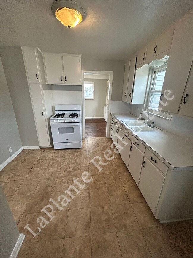 Building Photo - Well-Located 3-Bedroom Home Near Library Village