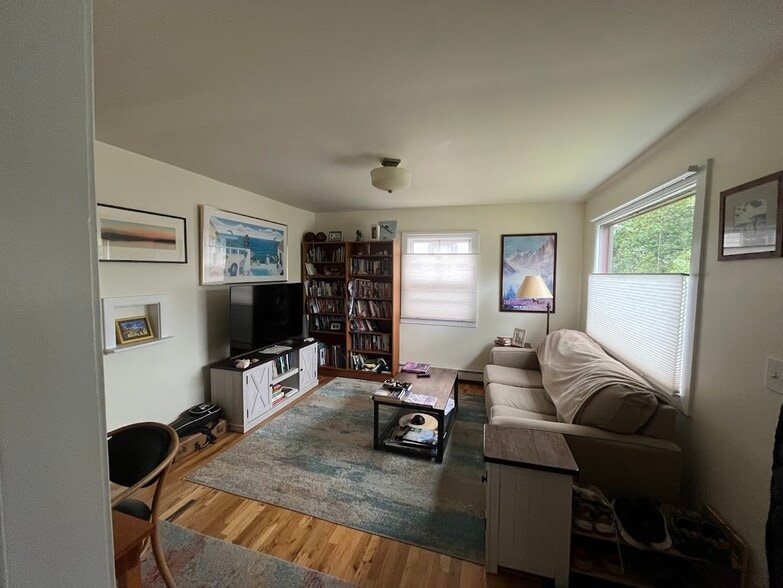 Living room - 624 N Grand Ave