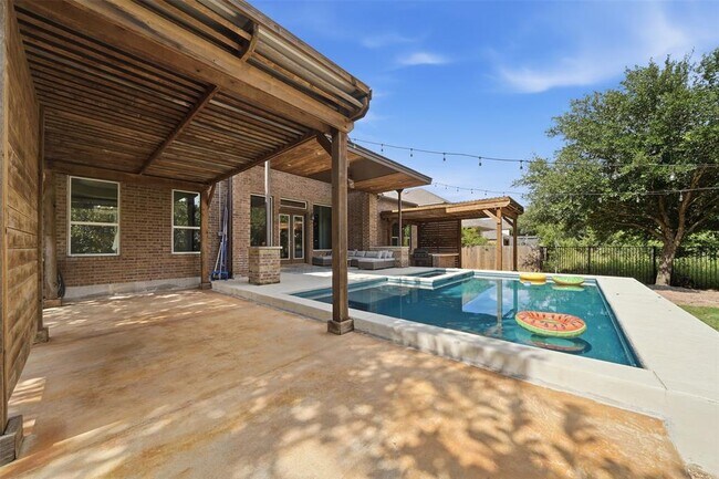 Building Photo - 8729 Vantage Point Dr