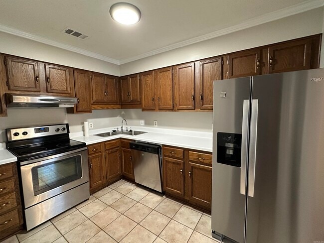 Building Photo - 9 Oak Forest Dr