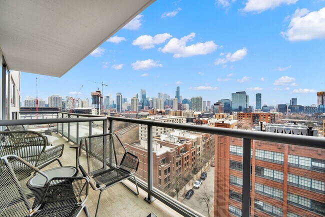 Building Photo - 910 W Huron St