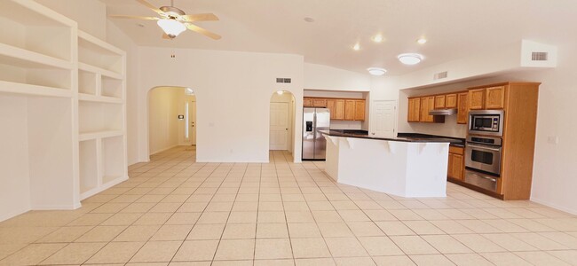 Building Photo - Stunning 4 bedroom, 2.5 bath home in West ...