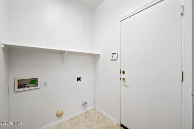 Building Photo - 10870 W Chase Ln