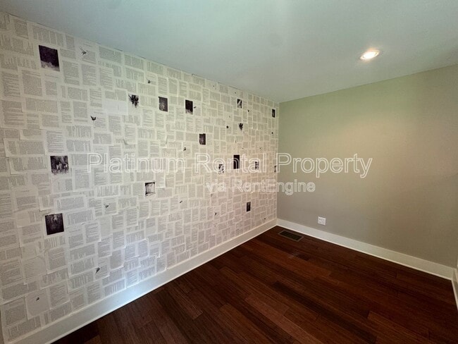 Building Photo - 381 Lynne Cir