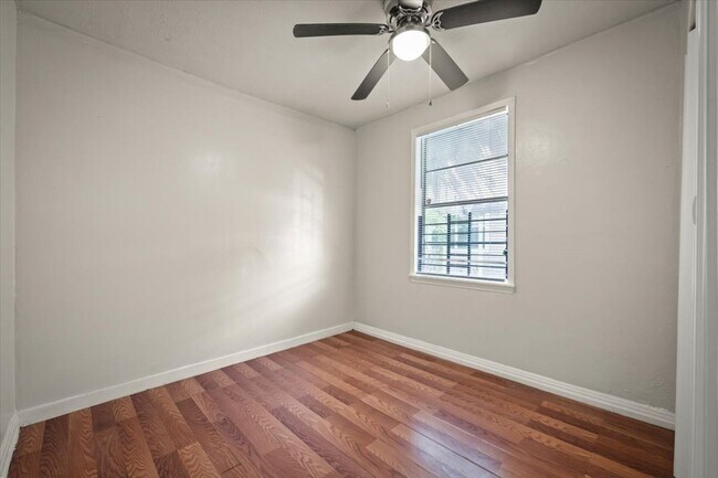 Building Photo - 1066 W 13th St