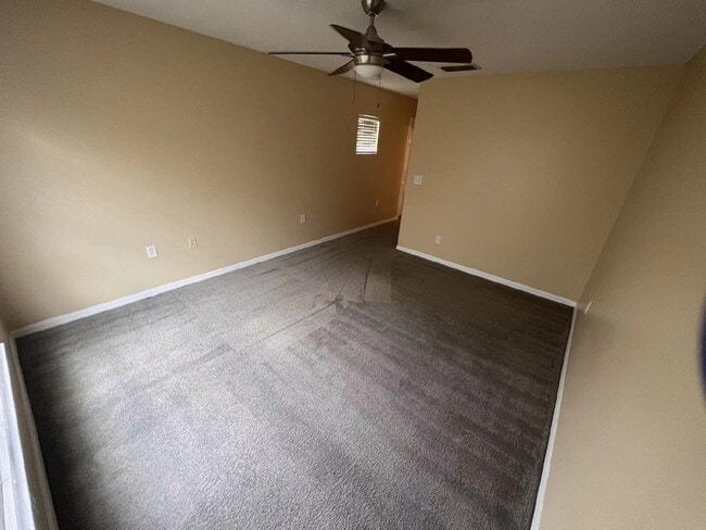 Building Photo - 2 Community Pools • 3-Bed Townhome • Gated Community • Modern Kitchen • Prime New Tampa Location