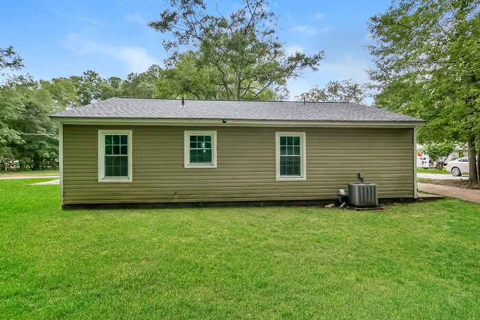 Building Photo - 808 Pamela Dr