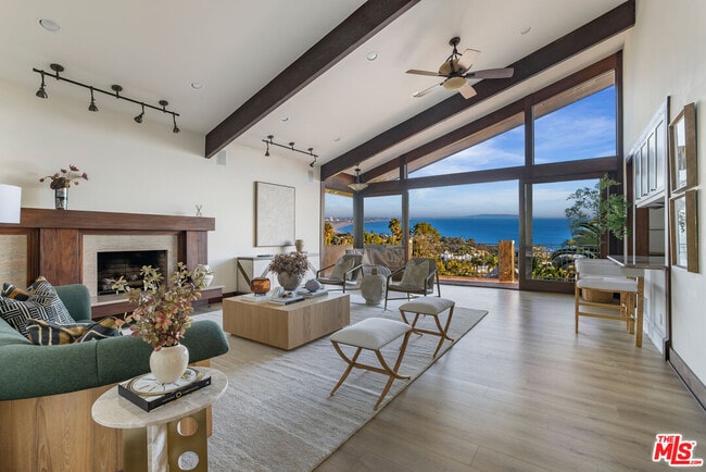 Building Photo - 620 Resolano Dr