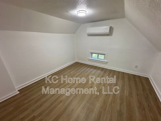 Building Photo - 2958 Lockridge Ave