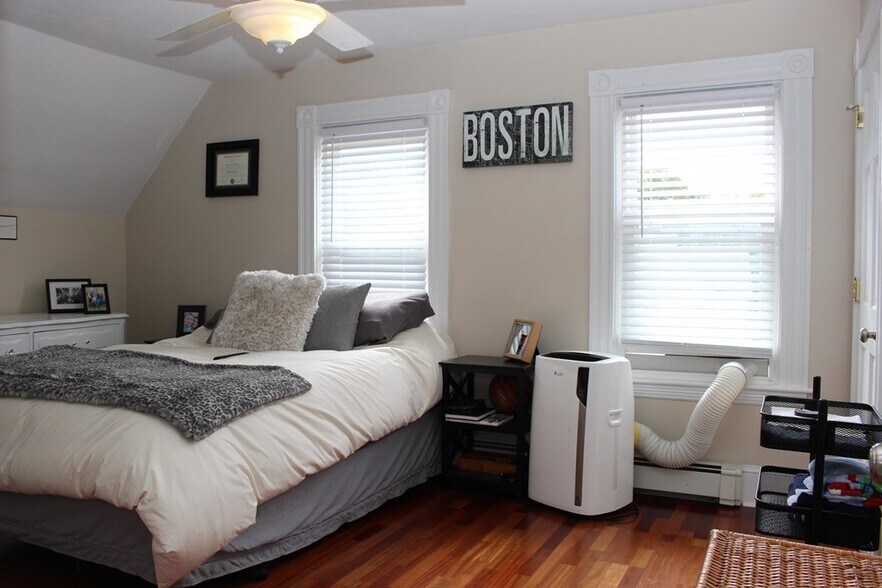 Primary Bedroom - 315 Franklin St