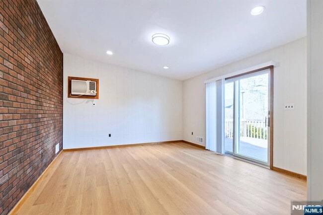 Building Photo - 48 Center