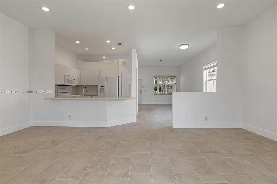 Building Photo - 1736 Aspen Ln