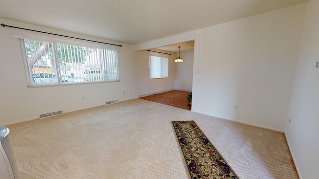 Building Photo - 2 bd 1ba duplex in Longmont!