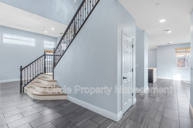 Building Photo - 812 Shasta Daisy Dr