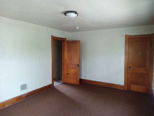 Building Photo - 1525 Kelsey Ave