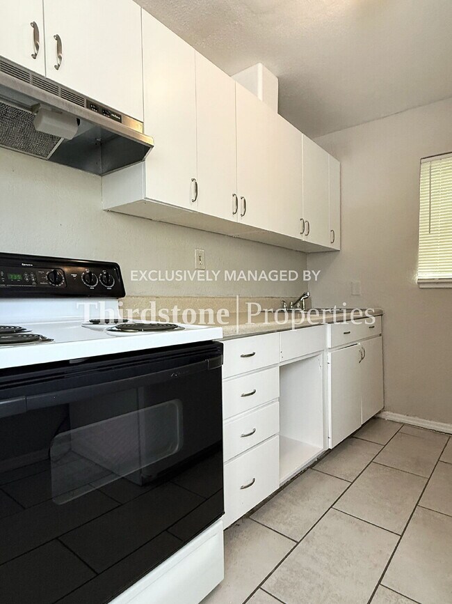 Primary Photo - 1437 W 26th St