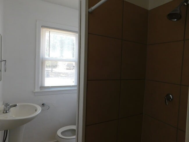 Building Photo - One bedroom/1 bath duplex in El Dorado!