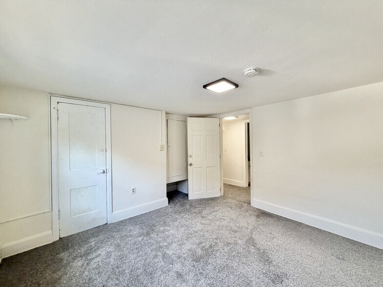 Building Photo - 1838 Spohn Ave