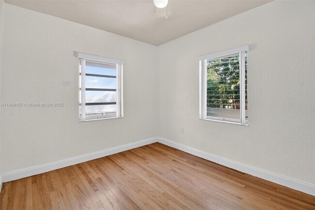 Building Photo - 2464 SW 19th St