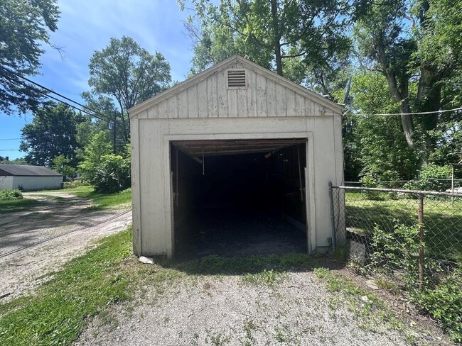 Building Photo - 614 Chandler-