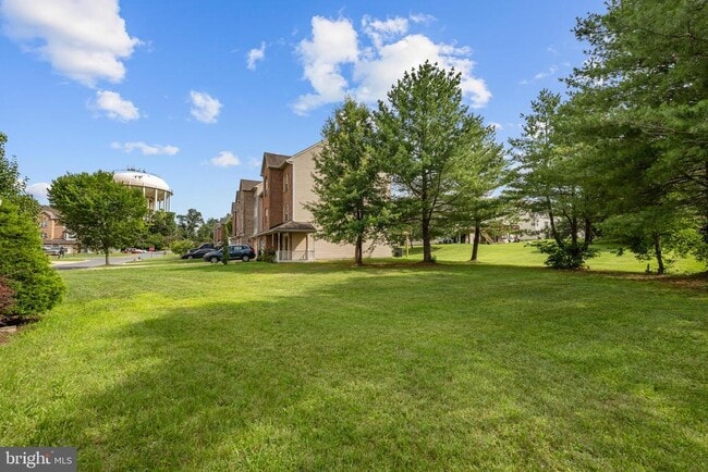 Building Photo - 8819 Hardesty Dr