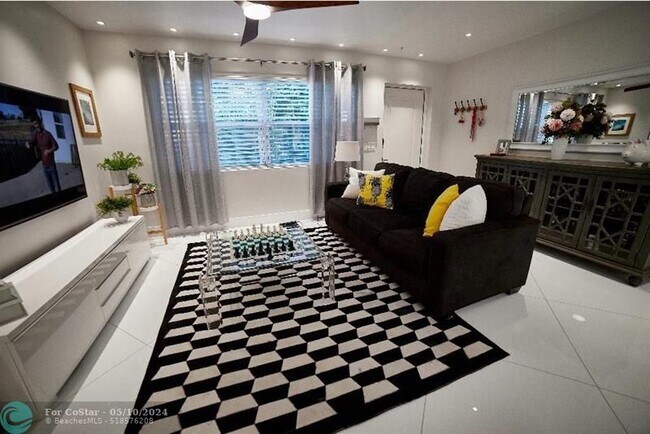 Building Photo - 327 Lancaster St