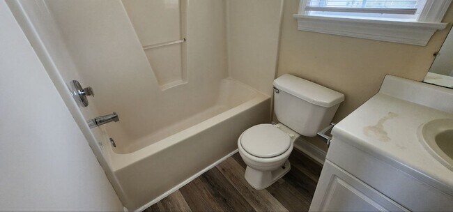 Building Photo - 420 Oak Dare Ln