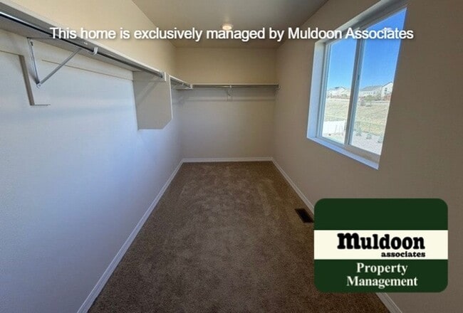 Building Photo - Like new 2-story Home!