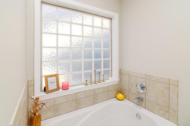 Building Photo - 3041 Sewanee Ln