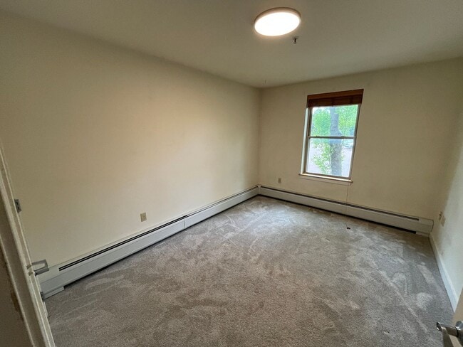 Building Photo - 2BD/1BA Condo at City's Edge, South Burlin...