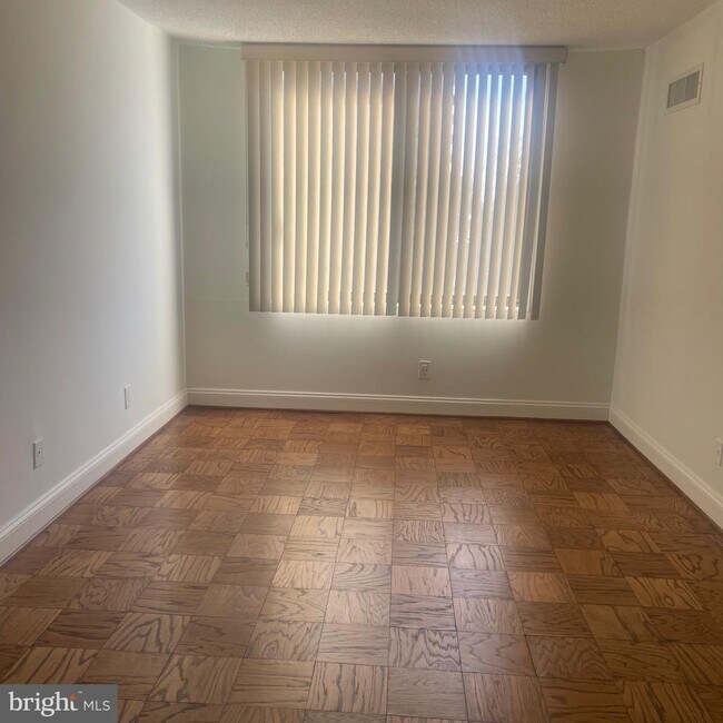 Building Photo - 5225 Pooks Hill Rd