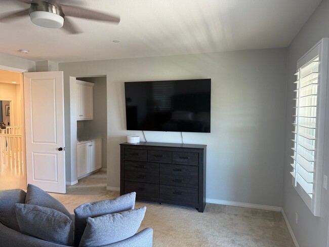 Building Photo - Home in Gated Five Knolls Community | 5 Bedrooms
