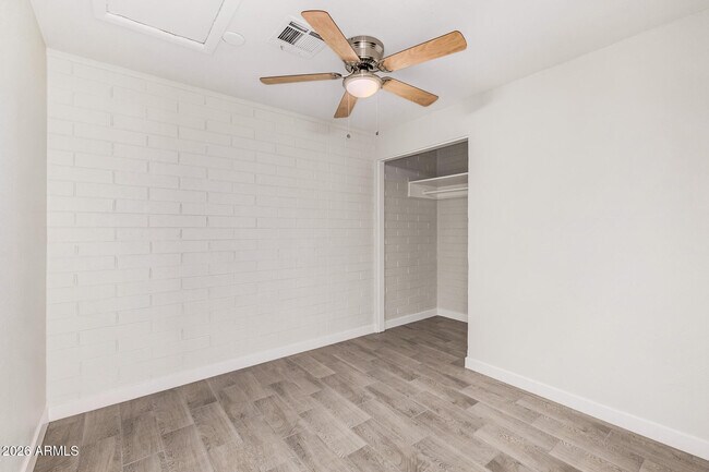 Building Photo - 1321 N 48th Pl