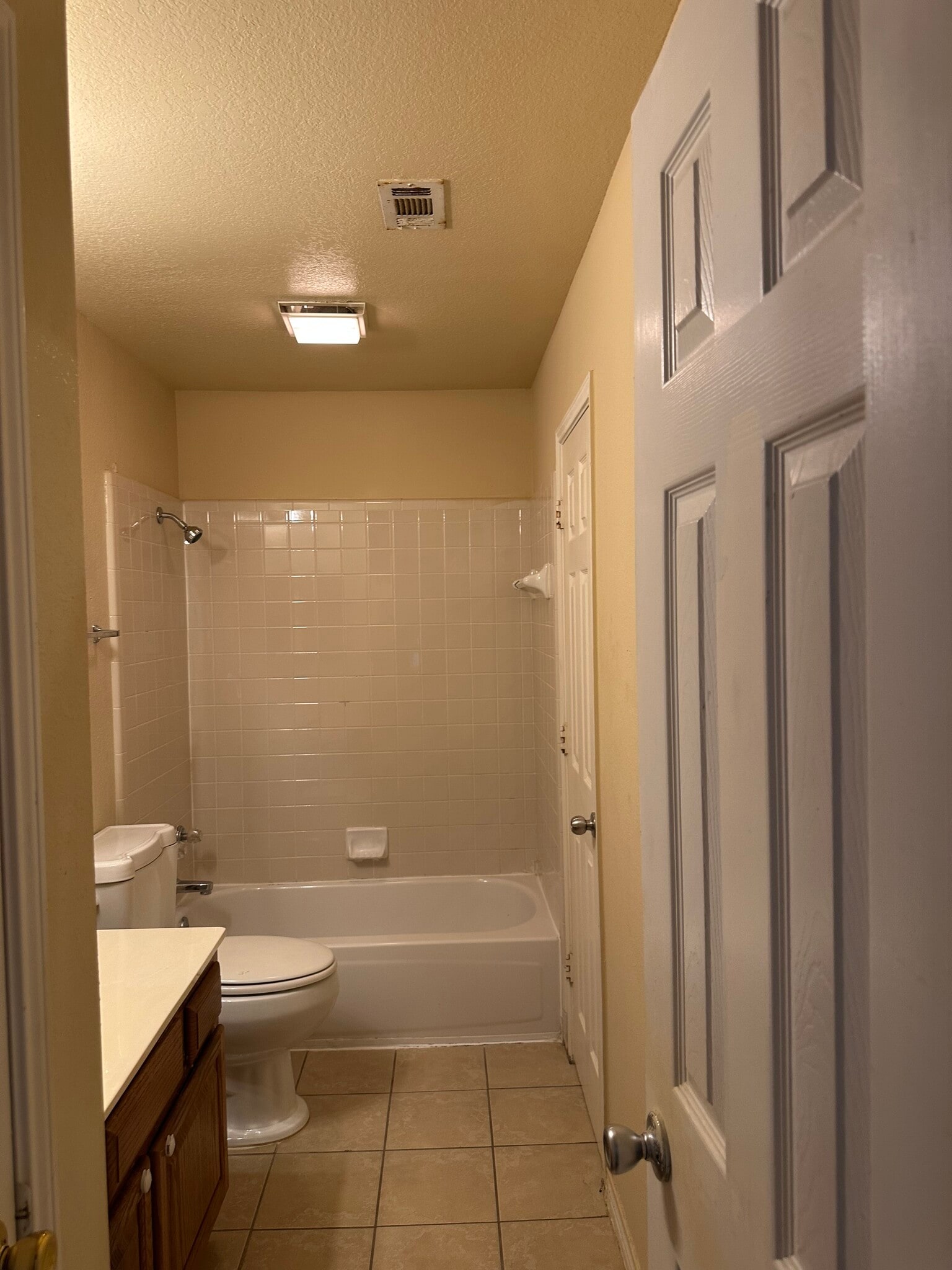 Full restroom - 1728 Shadow Crk