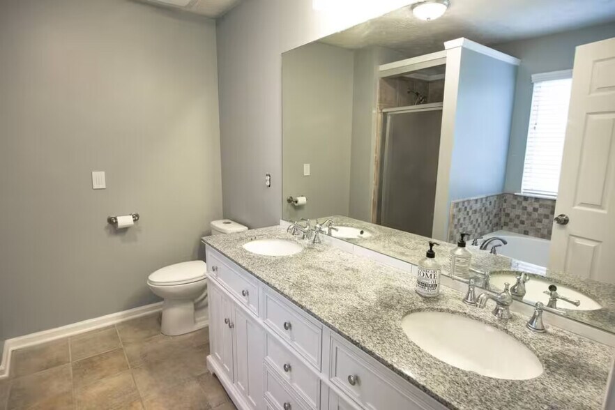 Building Photo - 7151 Springchase Way