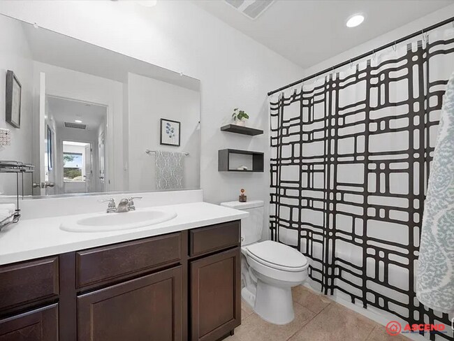 Building Photo - Stunning 4 Bedroom in Southwest Bakersfield!