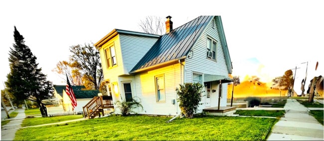 Building Photo - 3704 60th Pl