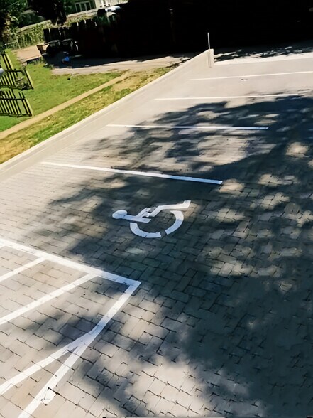 Building Photo - 1624 16th Ave S