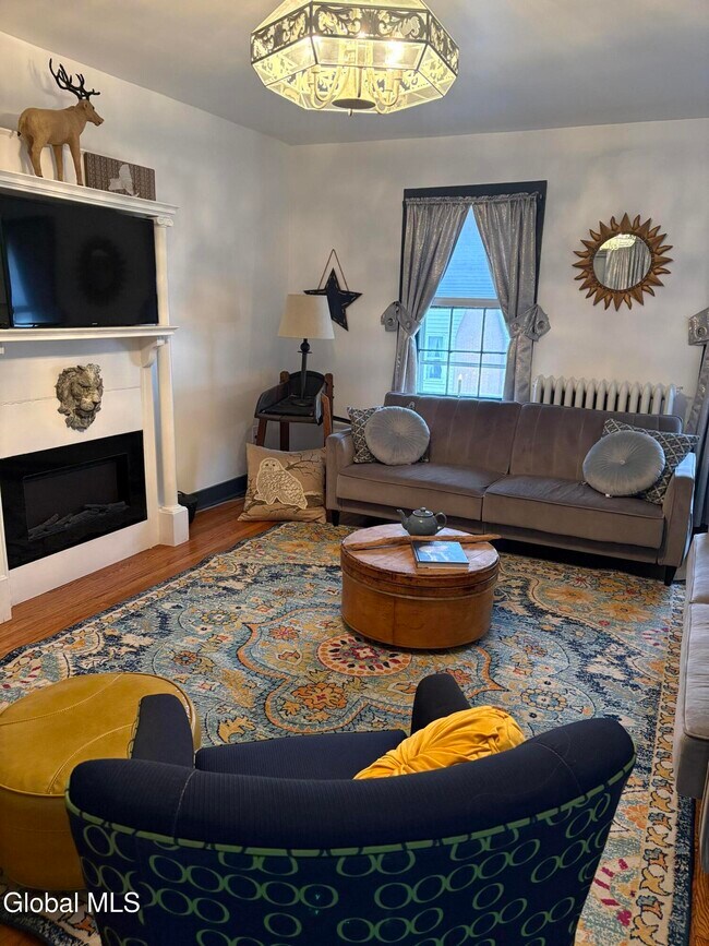 Building Photo - 20 Elm St