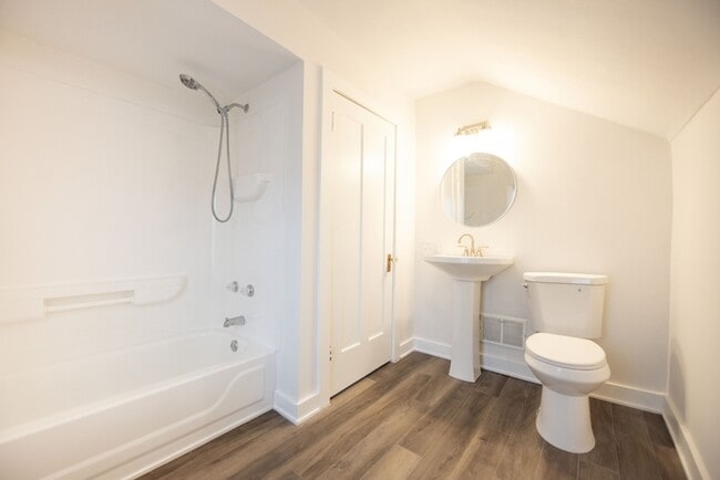 Building Photo - 1937 Washington Ave