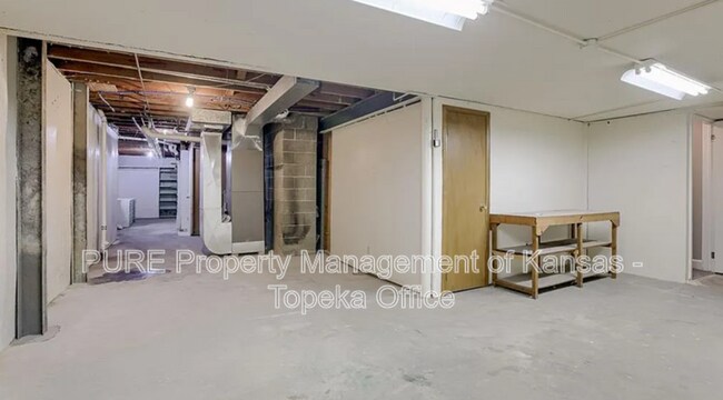 Building Photo - 9917 Flora Ave