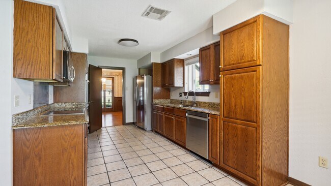 Building Photo - 3505 Lake Arrowhead Dr