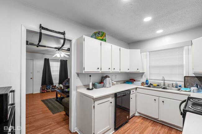 Building Photo - Home For Rent!