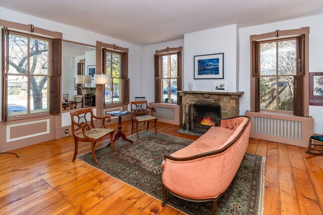 Building Photo - 45 York St